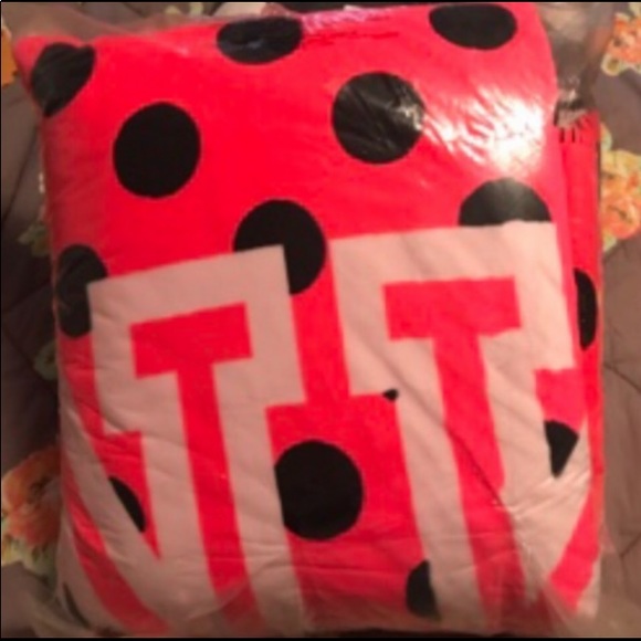 Victoria’s Secret Sherpa blanket